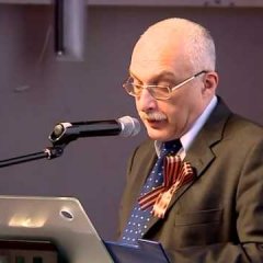 Этот День Победы порохом пропах Это праздник с сединою на висках