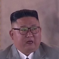 Ким Чен Ын плачет