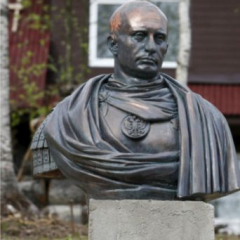 Памятник Владимиру Путину